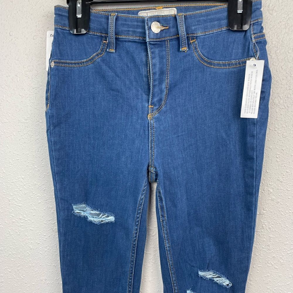 NWT Free People Vintage Distressed Denim Skinny Jeans Size 25 Regular - Picture 2 of 8